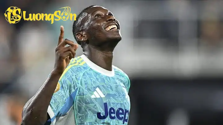 Kolo Muani sẽ đến Juventus theo dạng cho mượn thêm 1 mùa giải nữa kèm, điều khoản bắt buộc mua đứt (Ảnh: blackwhitereadallover)