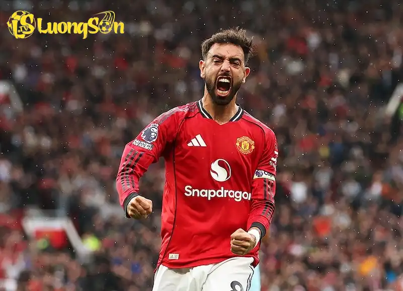 Bruno giúp Man United giành chiến thắng đầu tiên tại Premier League