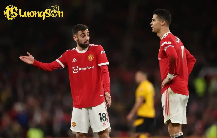 Bruno Fernandes từ chối lời mời gia nhập Al Nassr của Ronaldo