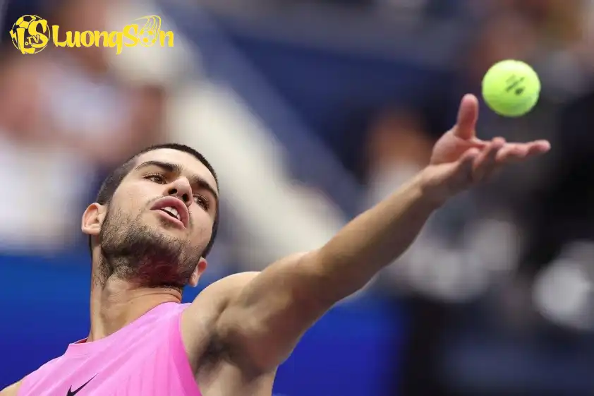 Khả năng giao bóng ổn định giúp Alcaraz chiếm ưu thế trước Sinner trong trận chung kết US Open 2025