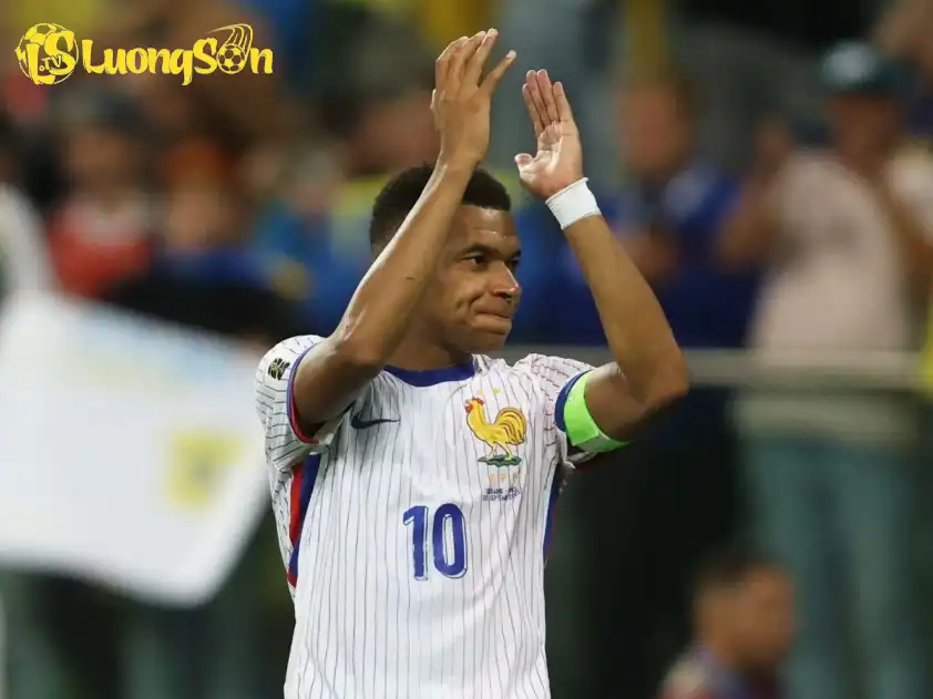 Mbappe vẫn chứng minh vai trò đầu tàu trong lối chơi của Pháp ở thời điểm hiện tại (Ảnh: Reuters)