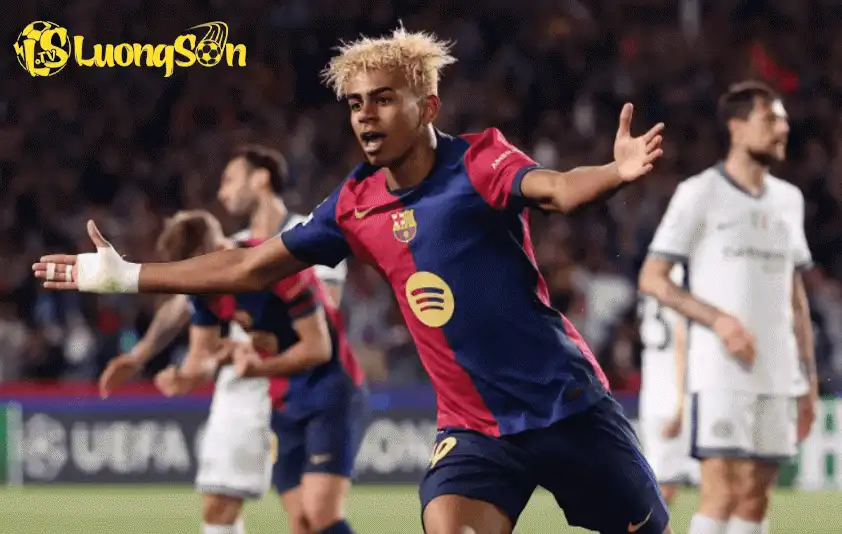 Yamal vẫn đang là tâm điểm chú ý tại Barca. Ảnh: AFP